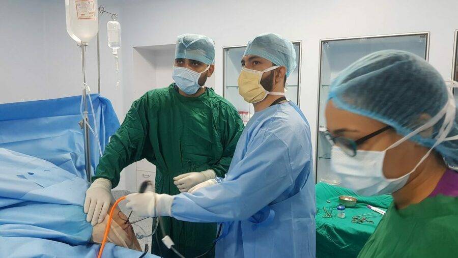Find the Best Knee Replacement Surgeon in Delhi to live pain-free